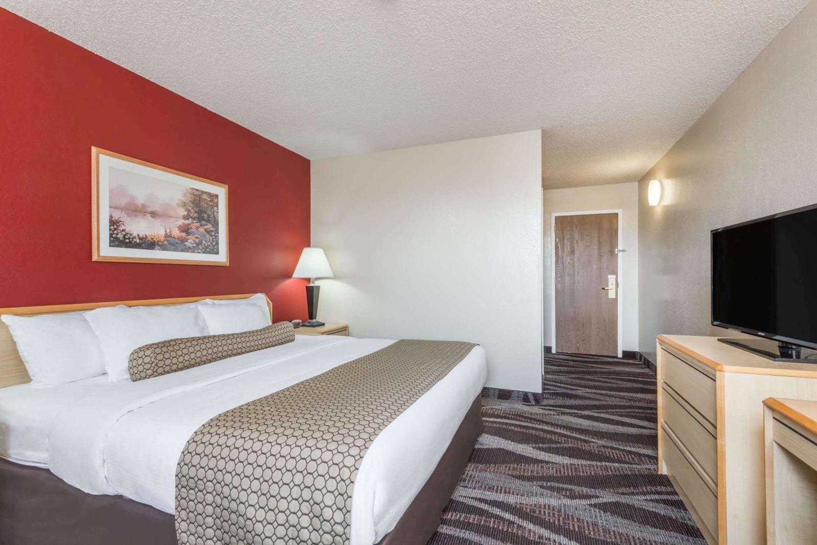 Days Inn by Wyndham Gillette Main image 1